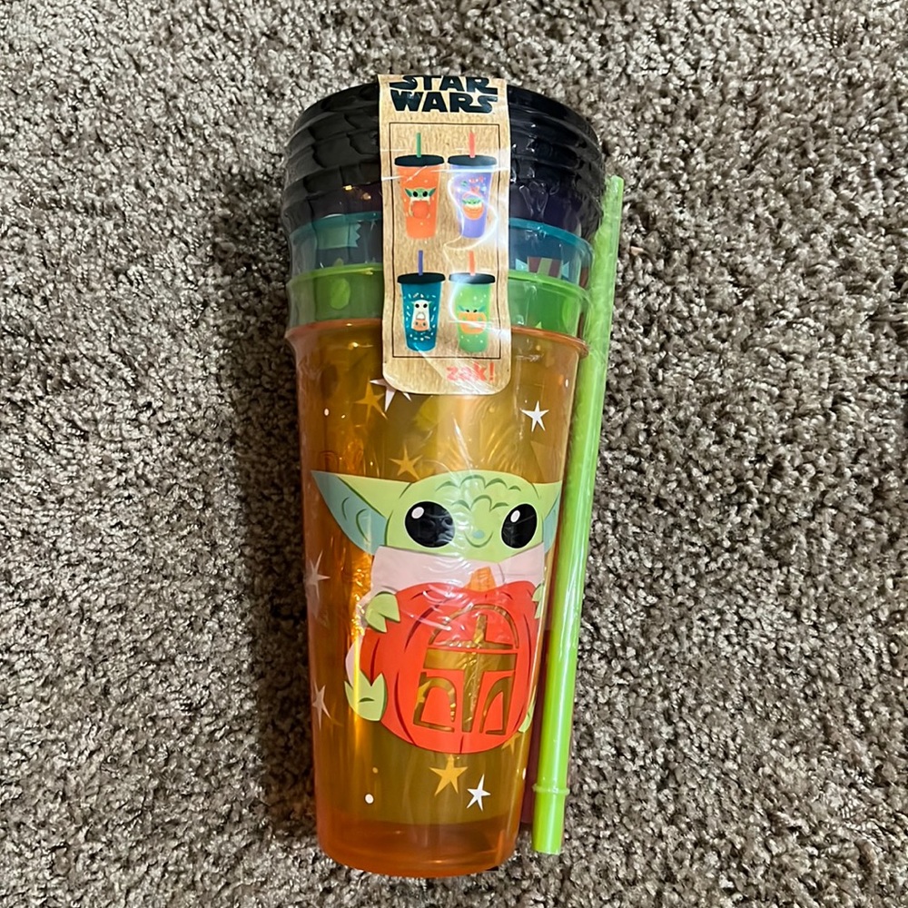Zak! Designs Star Wars Baby Yoda The Child 4 Pack Tumbler Cups Lids and Straws